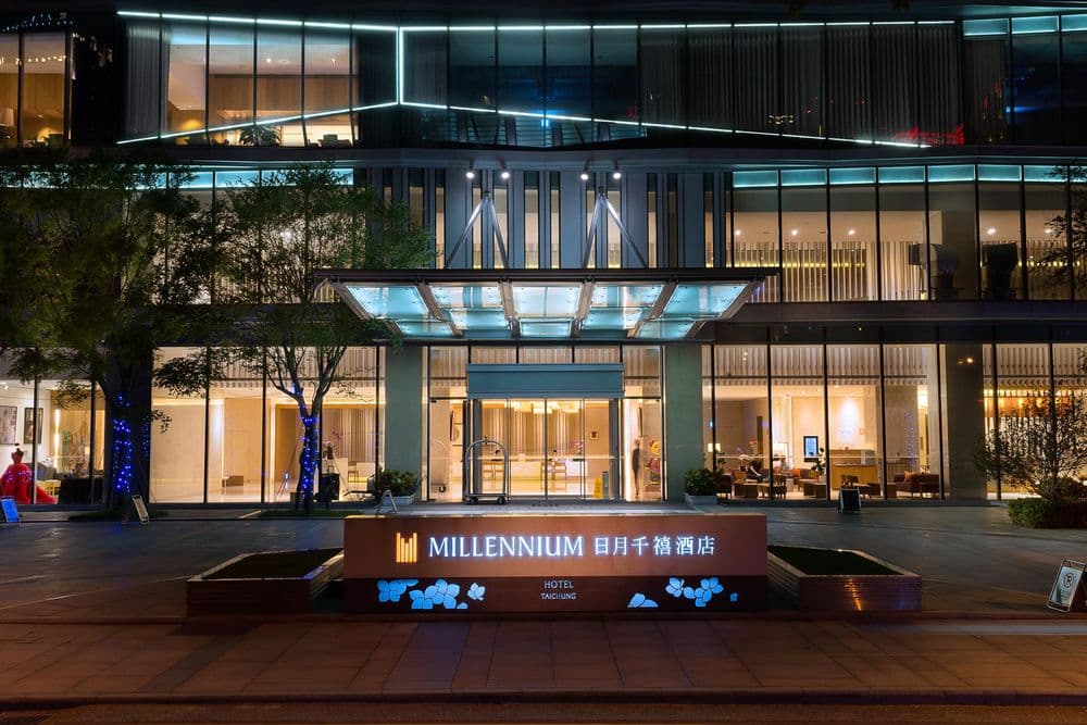 Millennium Hotel Taichung Moonight Sky Bar at night featuring illuminated cocktails and the Taichung city skyline.