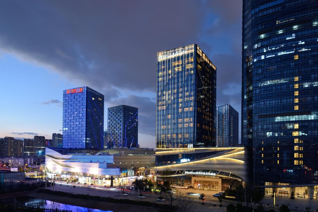 Luxurious exterior and entrance of Wanda Vista Kunming hotel in Yunnan.