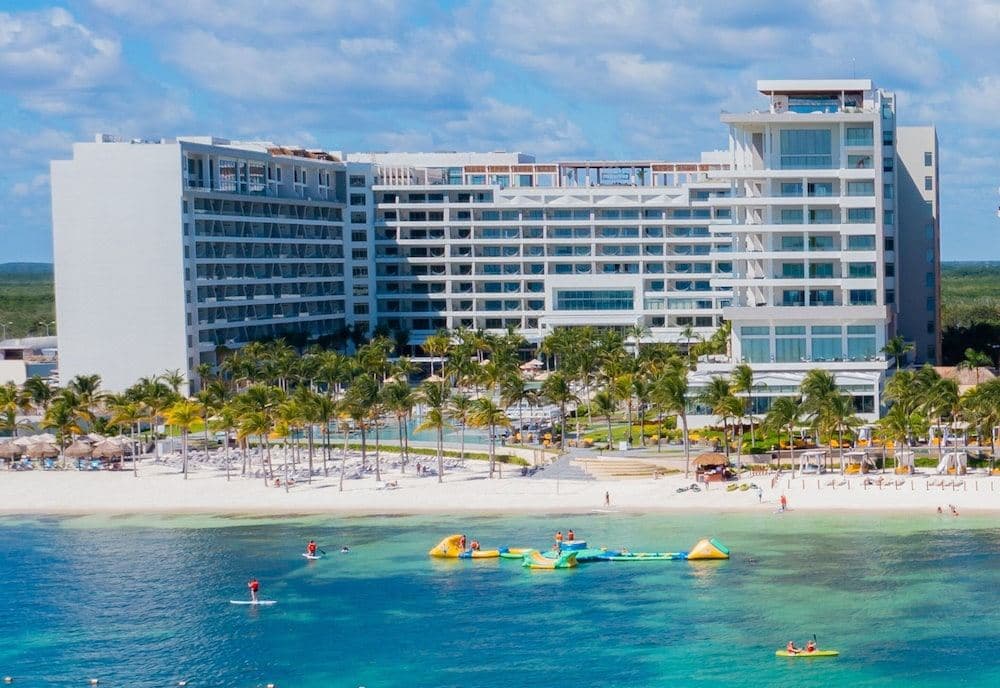 Garza Blanca Cancun's signature horseshoe white architecture framing the central pool with a transparent acrylic wall.