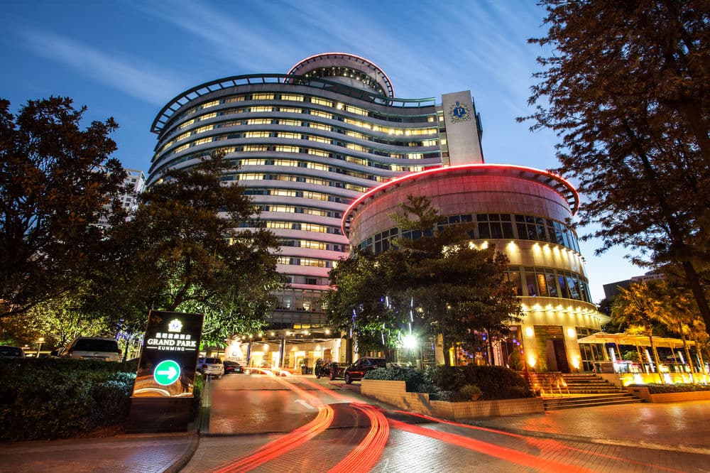 Luxurious 5-star exterior of Grand Park Kunming with modern architecture near Dianchi Lake.