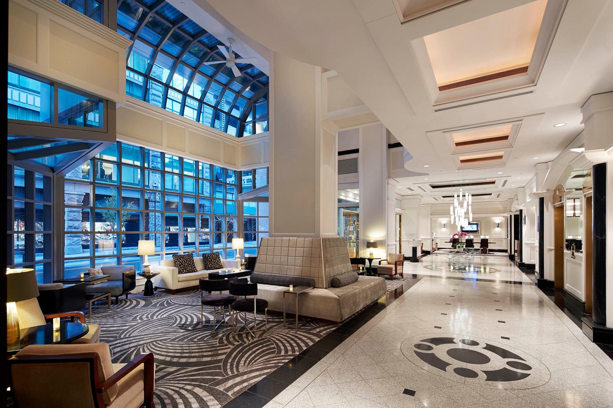 The monumental ivory Turkish travertine bar at YAMA restaurant, illuminated by soft warm lighting with rounded ceiling accents.