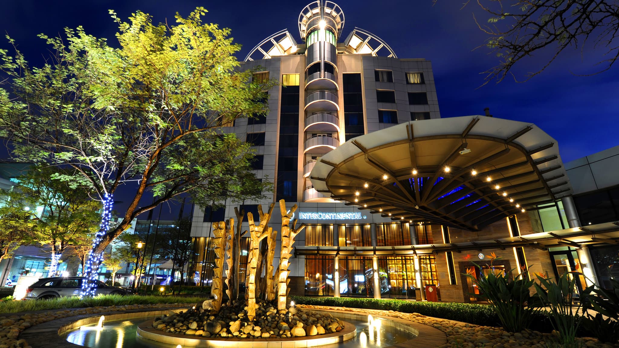 The 18-meter porcupine quill mobile hanging in the atrium of Quills Restaurant at InterContinental O.R. Tambo.