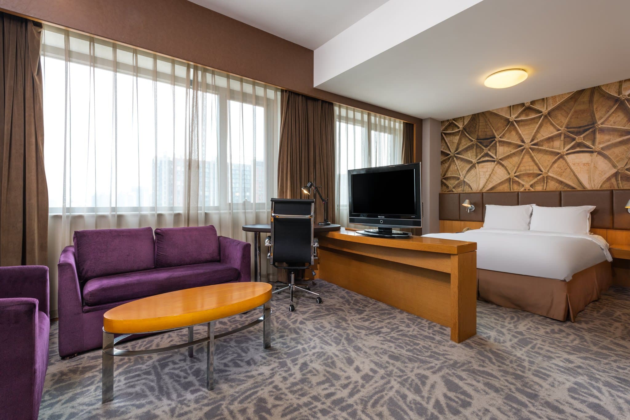 北京のHoliday Inn Express Wangjing外観、乗継向けの清潔感ある実用的なホテル