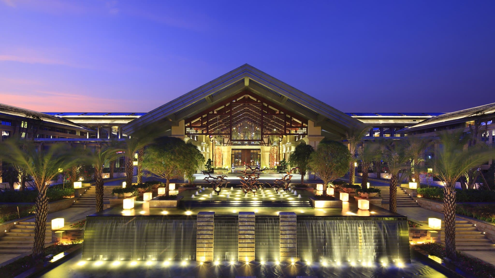 Exterior of the luxurious 5-star Intercontinental Kunming hotel near Dianchi Lake.