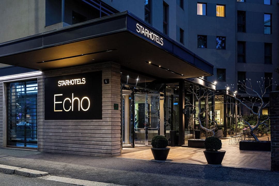 The solar-powered Constellation Bonsai sculpture glowing in the lobby of Starhotels Echo Milan.