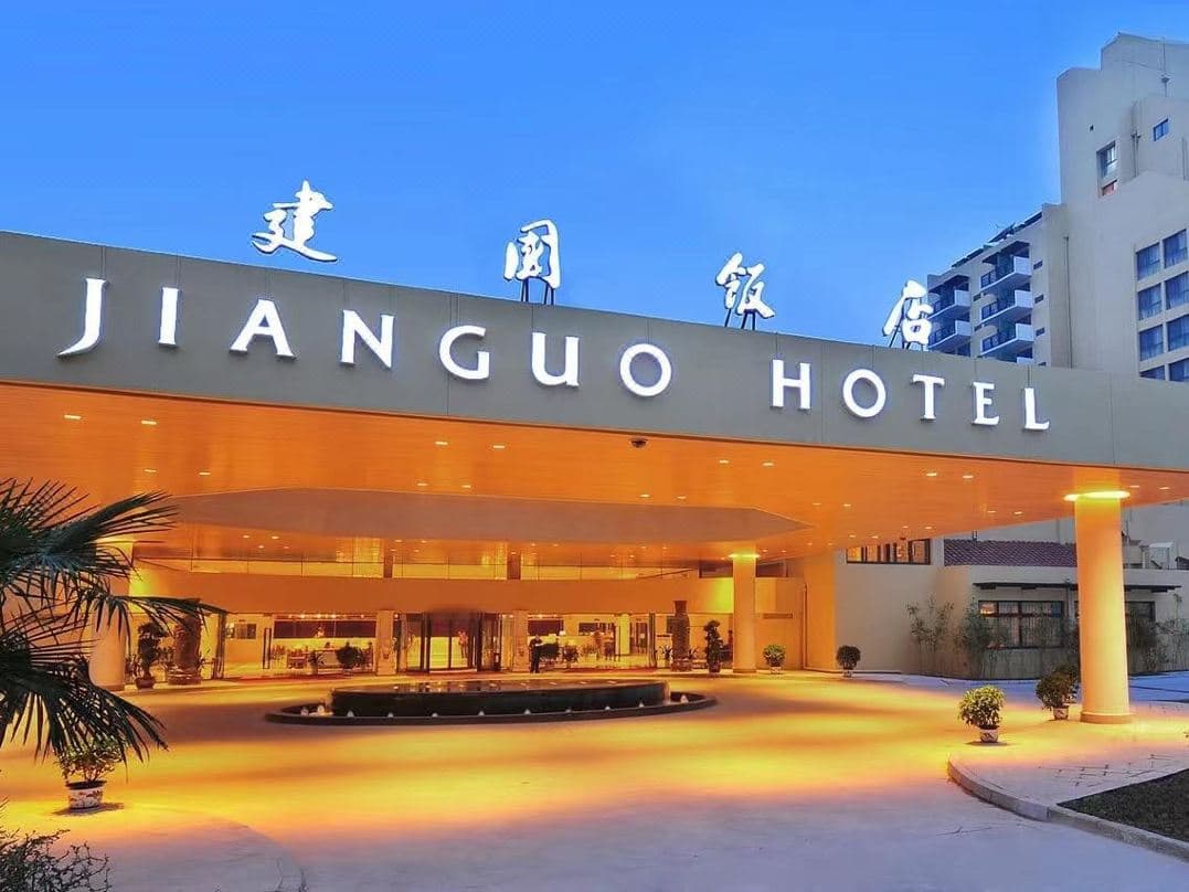 Jianguo Hotel Xi An exterior and guest room style near Xi'an old city attractions