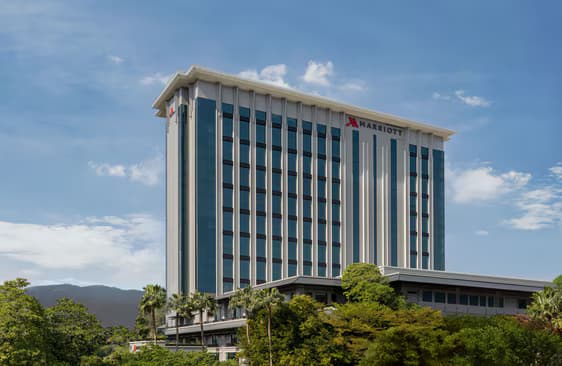 Chiang Mai Marriott 4th floor infinity pool overlooking Doi Suthep mountain at sunset.