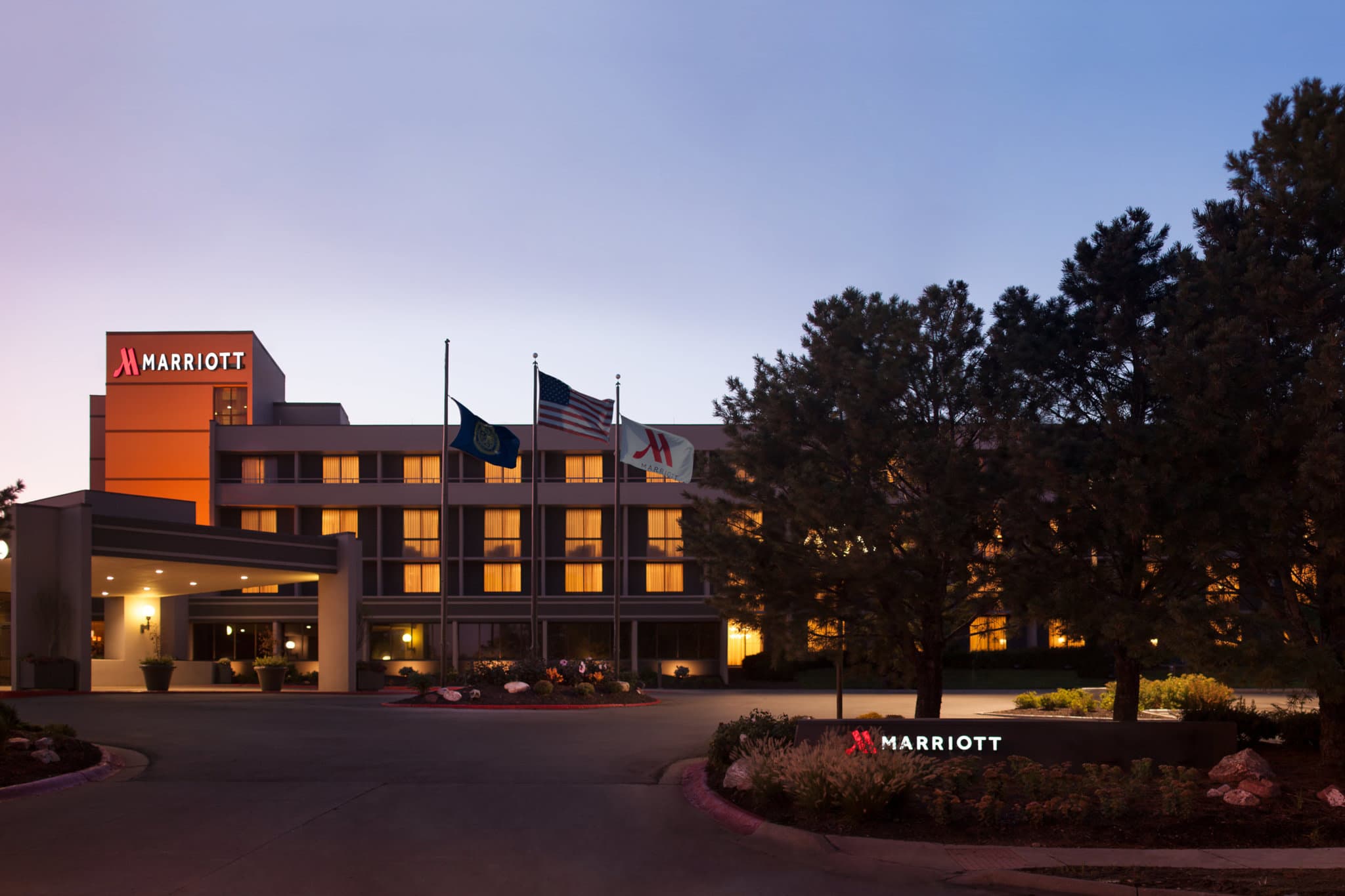 A swim-through channel connecting an indoor pool to an outdoor pool at the Omaha Marriott.