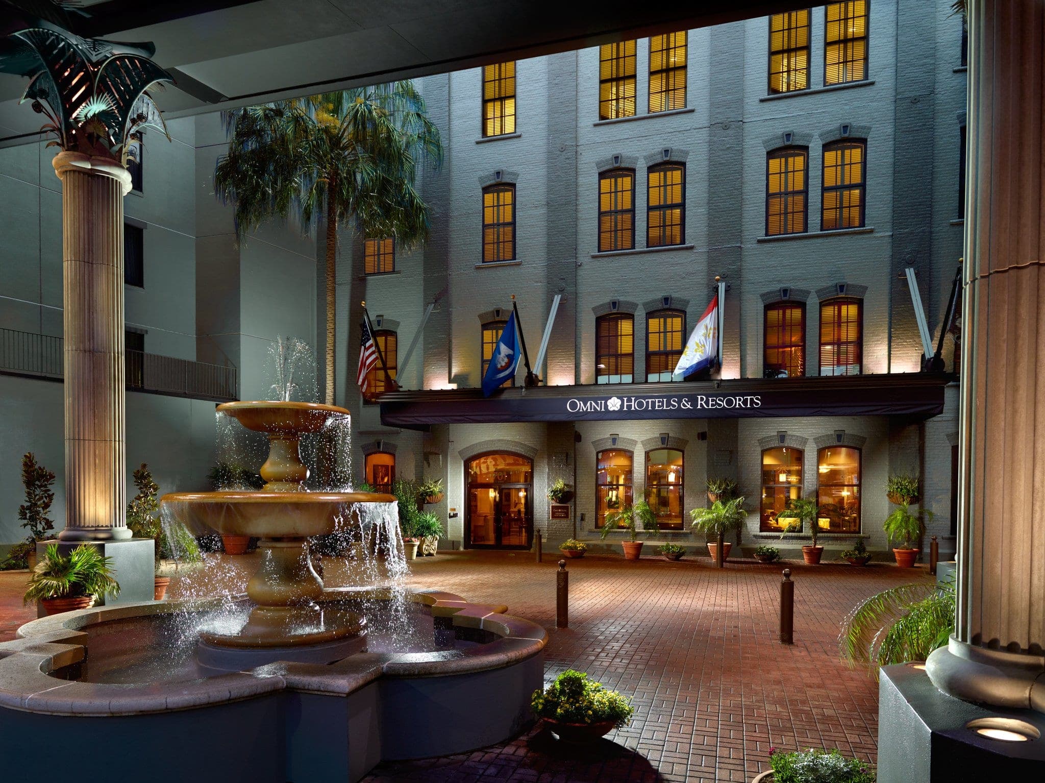 Omni Riverfront New Orleans lobby featuring heavy timber beams, exposed brick walls, and modern seating.
