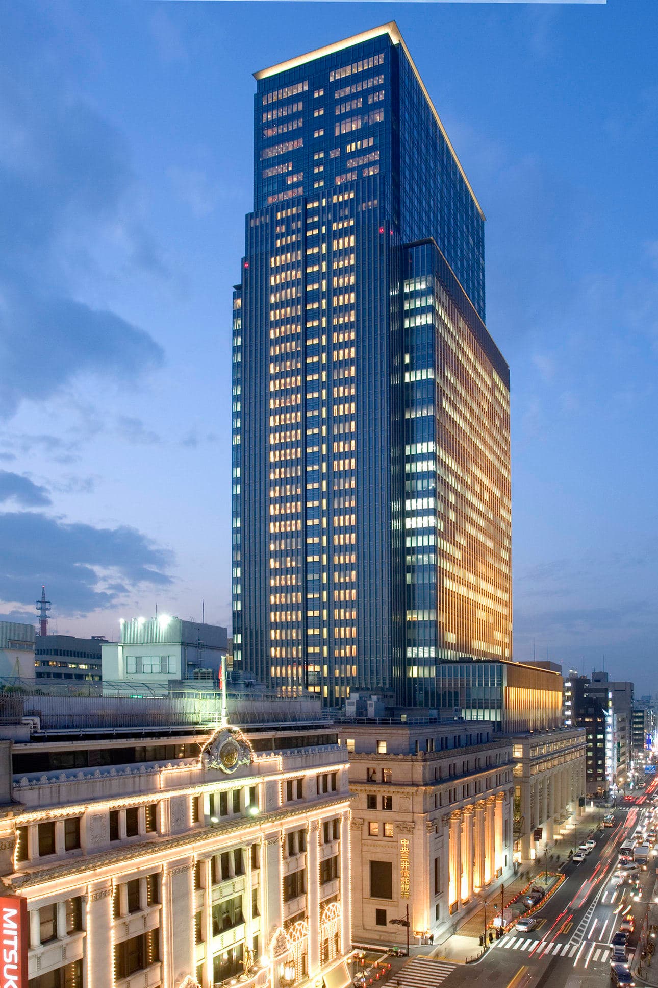 Mandarin Oriental Tokyo 38th floor lobby atrium featuring floor-to-ceiling windows with panoramic views of Mount Fuji and Tokyo Skytree, accented by warm wood interiors.
