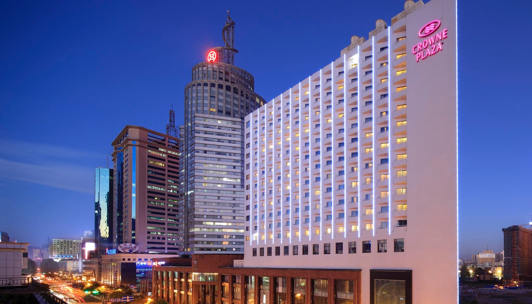 Exterior and lobby of Crowne Plaza Kunming City Ctr, a premium 5-star hotel near the Dianchi Convention Center.