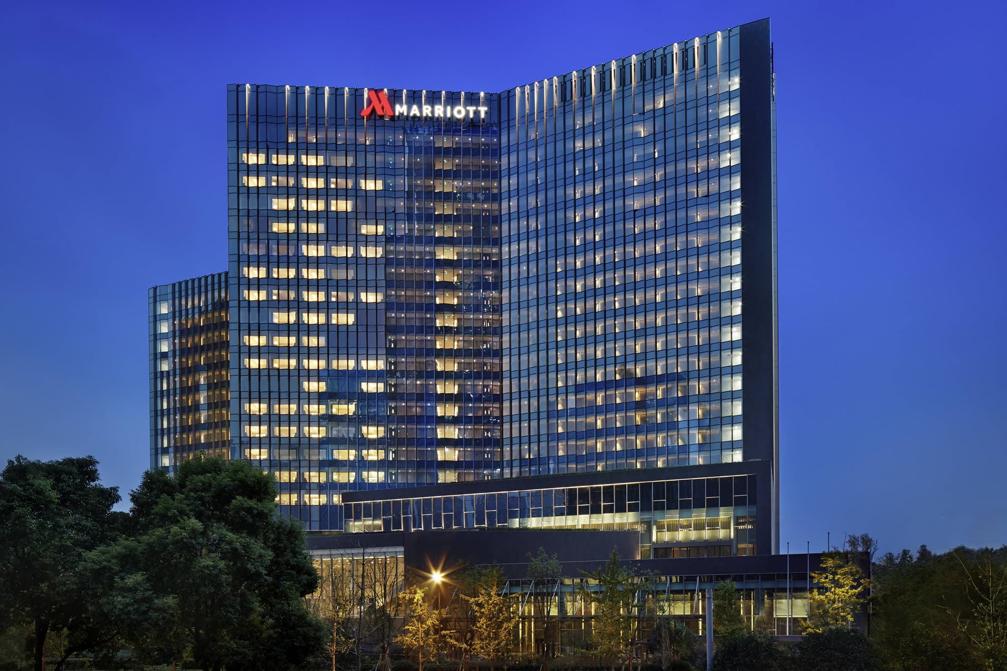 Modern luxury exterior of Hangzhou Marriott Qianjiang near the high-speed rail station.