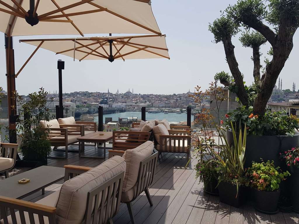 Golden hour view from Perri Karaköy rooftop bar overlooking the Golden Horn and historic Istanbul skyline.