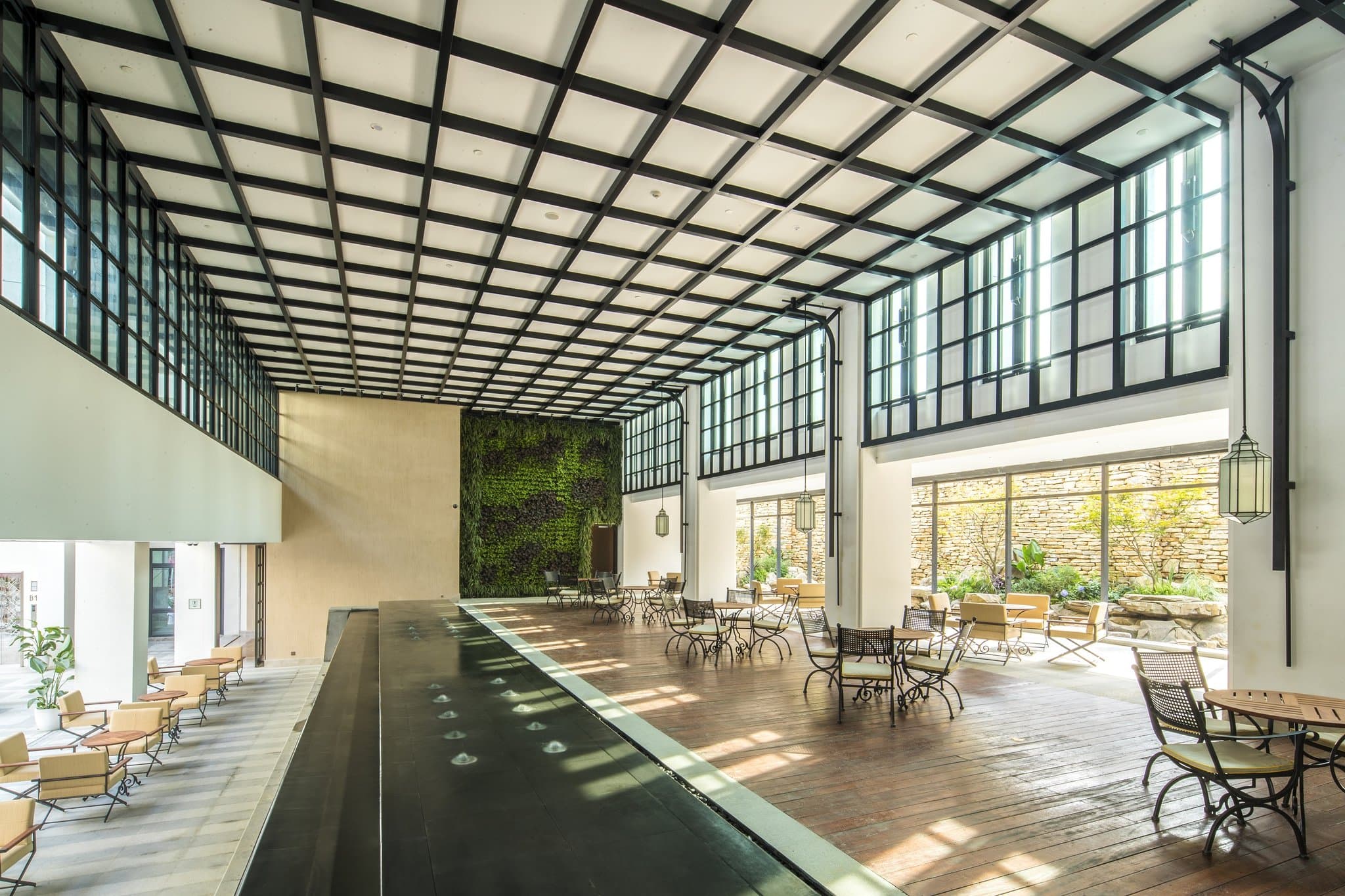 Elegant luxury room at Yiuteung Mansion located near Chengdu East Railway Station.