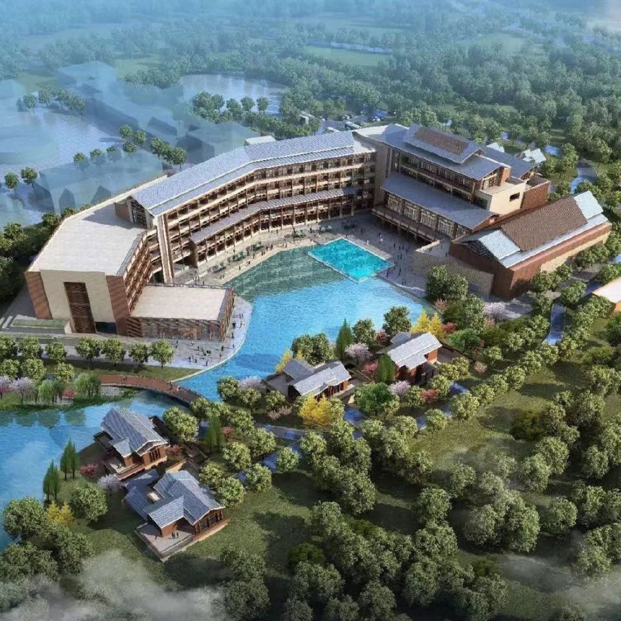 Steam rising from an outdoor hot spring pool at HUALUXE Suzhou Bay with traditional Chinese lanterns and misty Taihu Lake in the background.